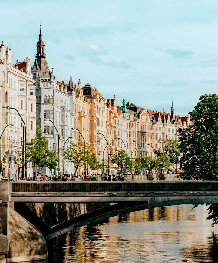 prag haeuser am fluss