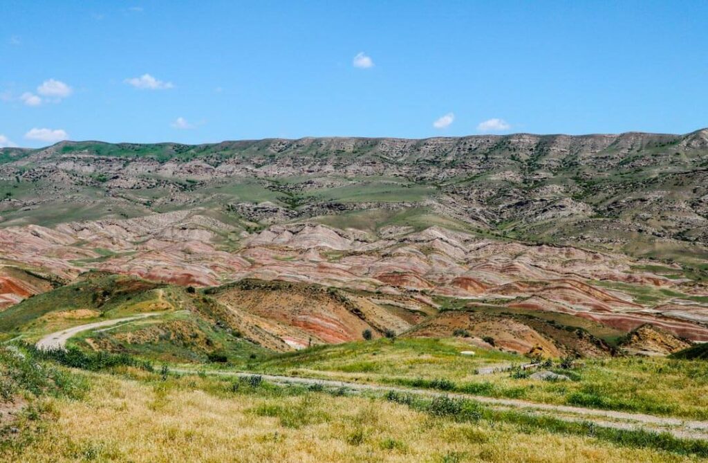 rainbow mountains georgien