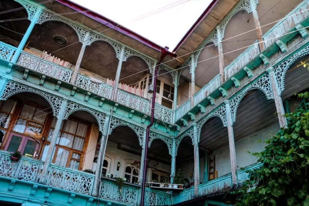 tiflis altstadt georgischer hinterhof