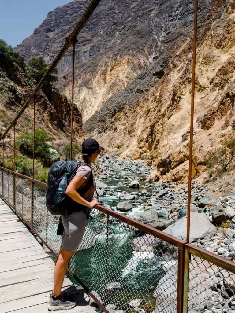 flussueberquerung am tiefsten punkt des colca canyons