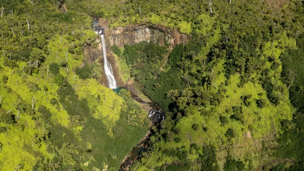 kauai wasserfaelle beim helikopter rundflug