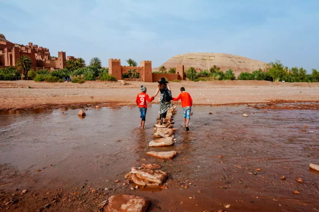 marokko ait ben haddou nina mit kindern marokko ait ben haddou nina mit kindern