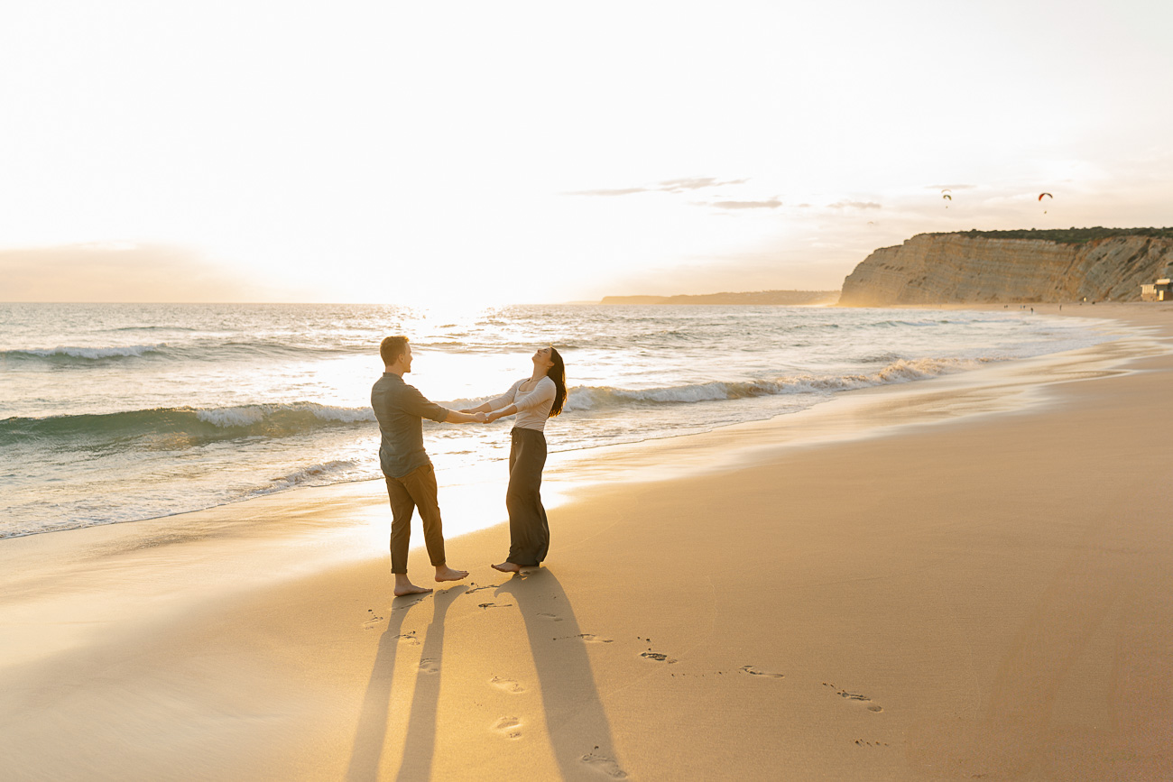 Nina und Tom in Portugal am Meer