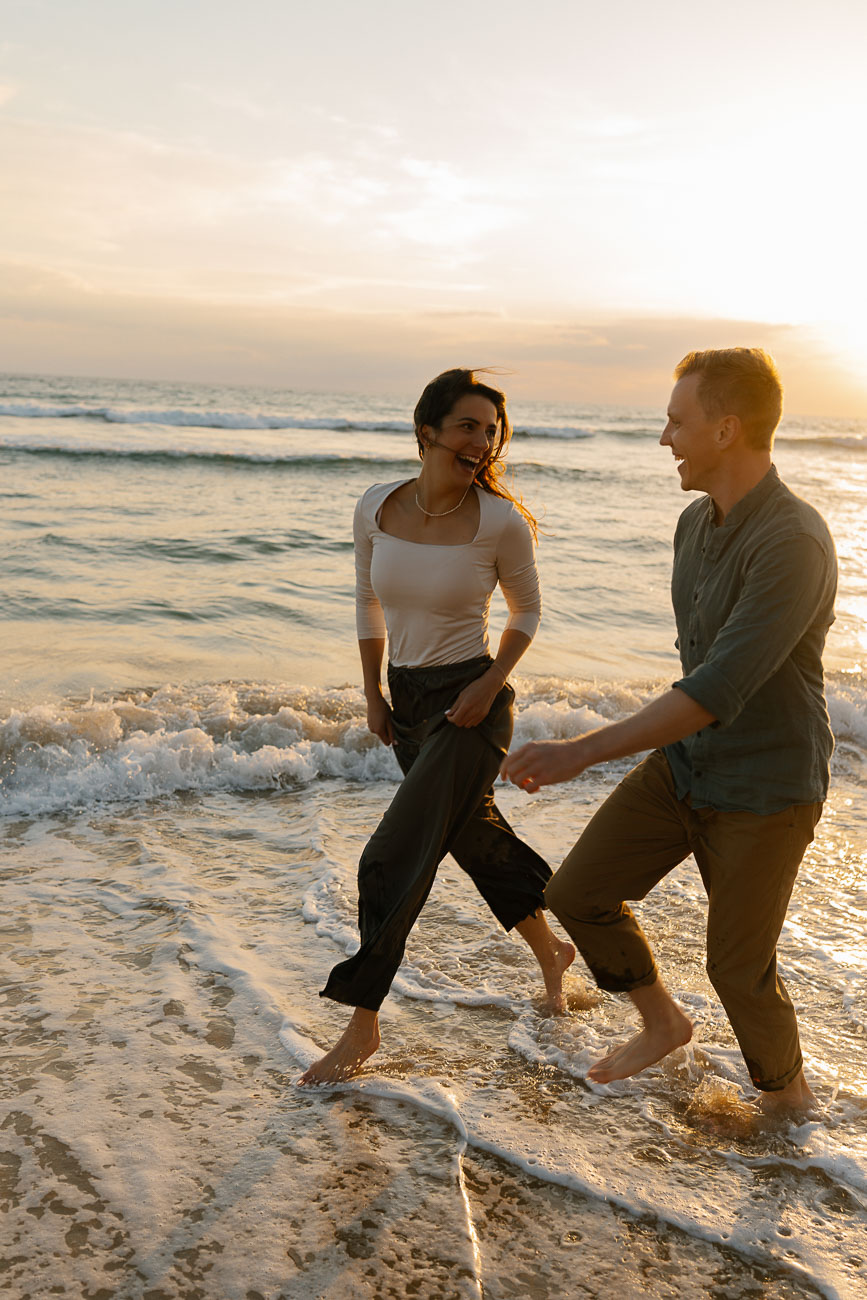 Nina und Tom in Portugal am Meer