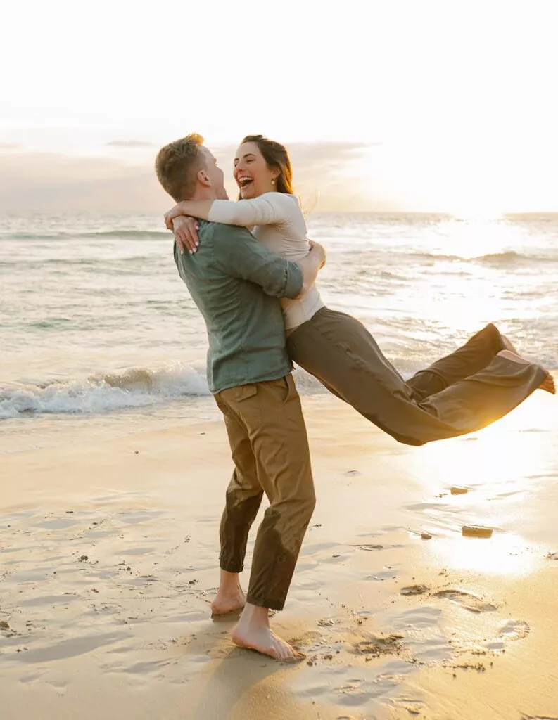 Nina und Tom in Portugal am Meer
