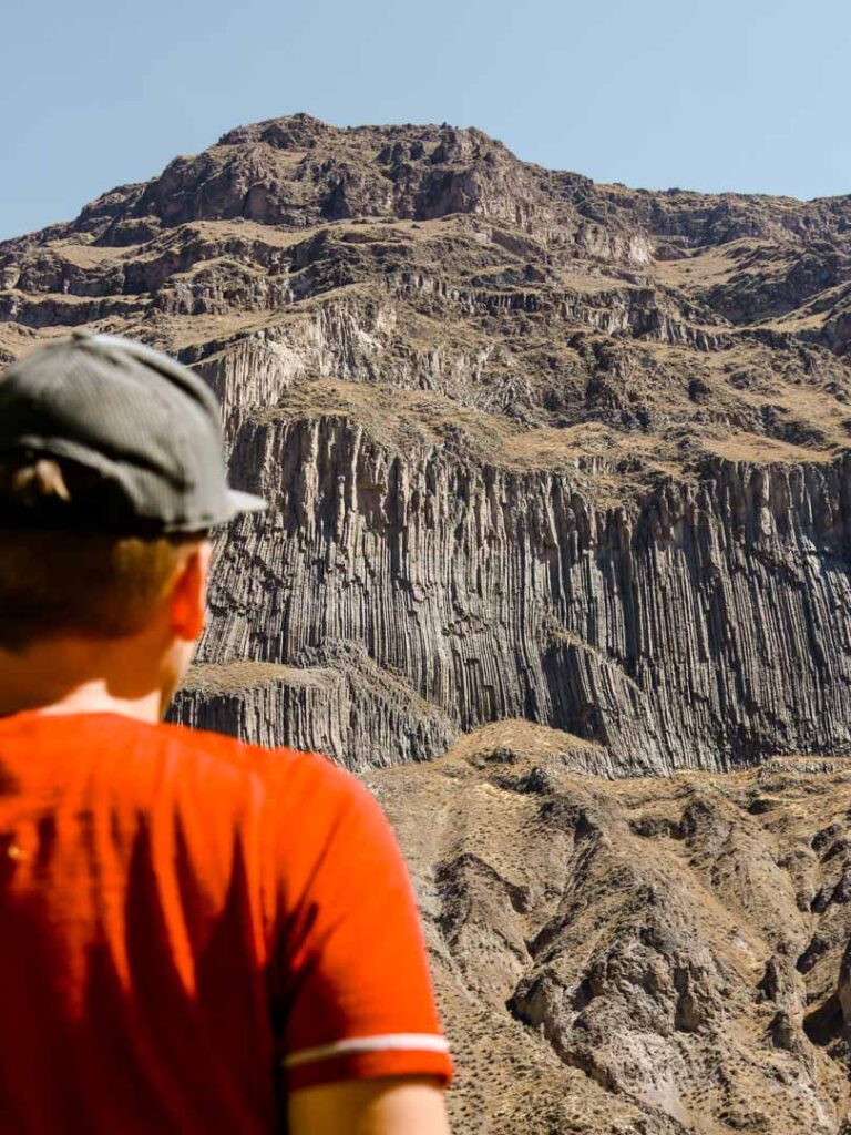 schoene felsformationen beim colca canyon