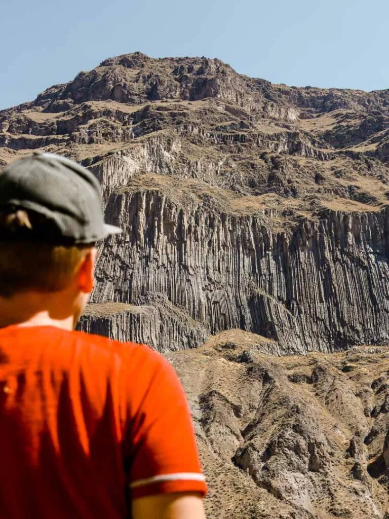 schoene felsformationen beim colca canyon