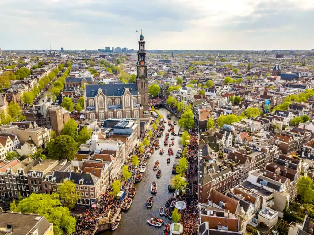 amsterdam staedtetrip kingsday 01 neu