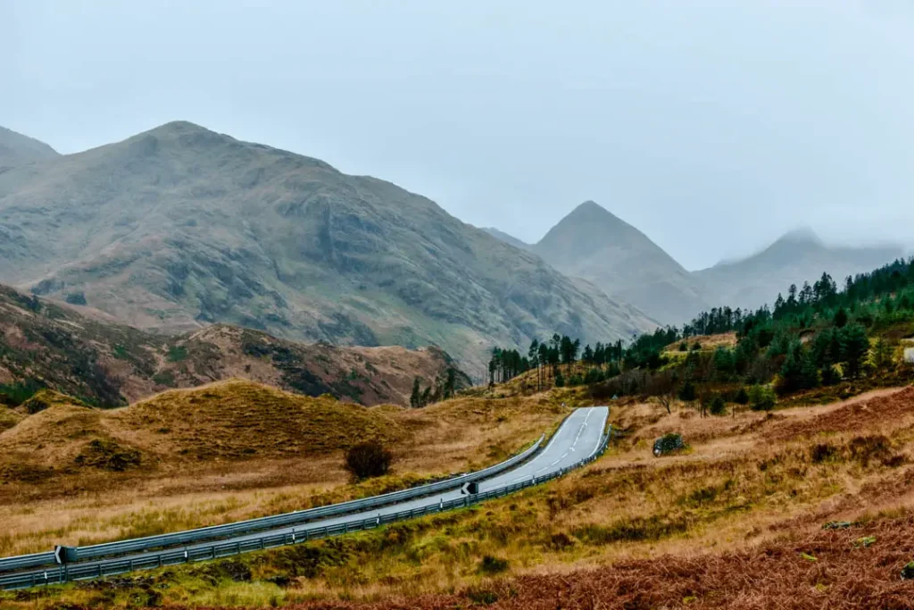 schottland landschaft und strasse