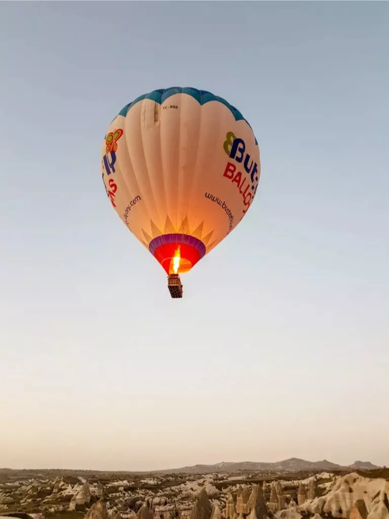 tuerkei kappadokien heissluftballon in der luft tuerkei kappadokien heissluftballon in der luft