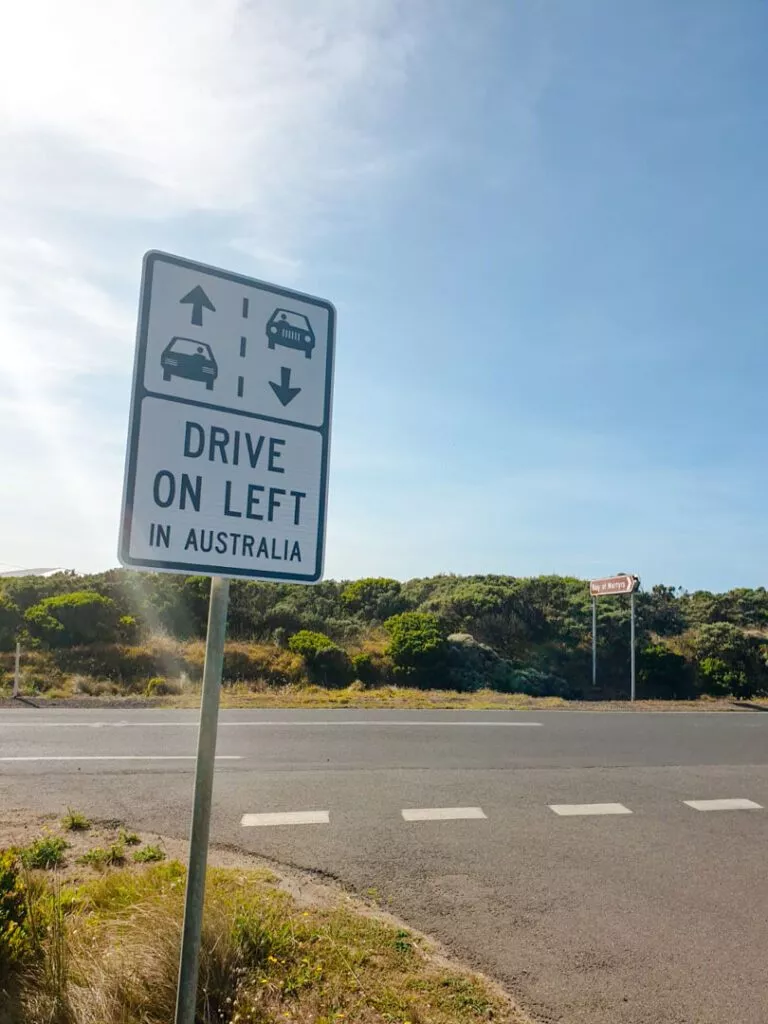 Australien Strassenschild Linksverkehr