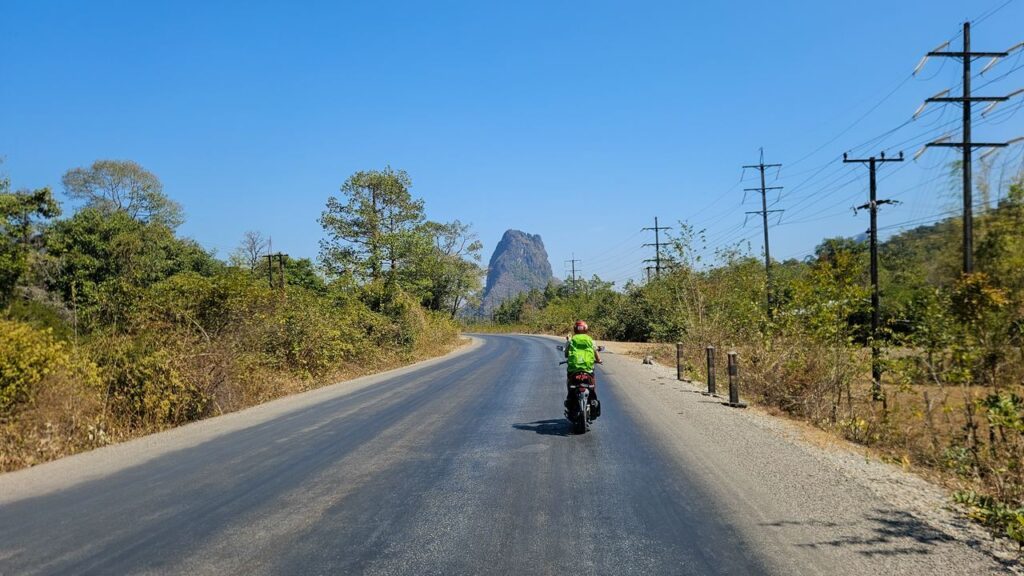 laos fahrt auf dem thakhek loop