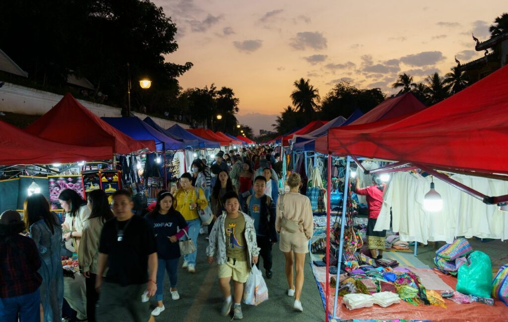 laos luang prabang souvenirmarkt sisavangvong road