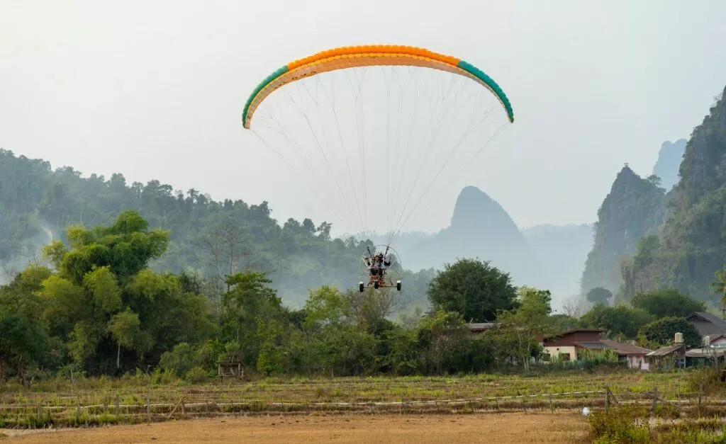 laos vang vieng paramotor Laos Vang Vieng Paramotor
