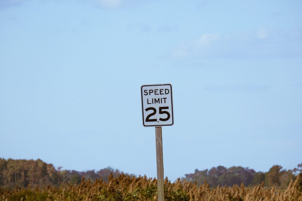 usa strassenschild speedlimit