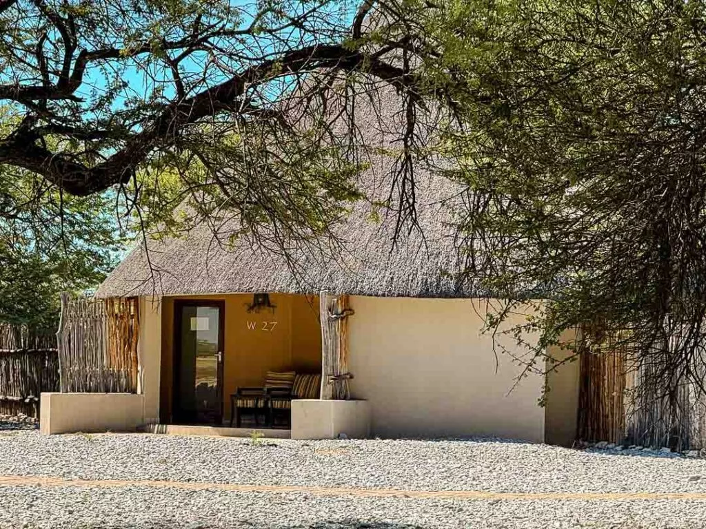 chalet im halali resort unterkunft im etosha nationalpark