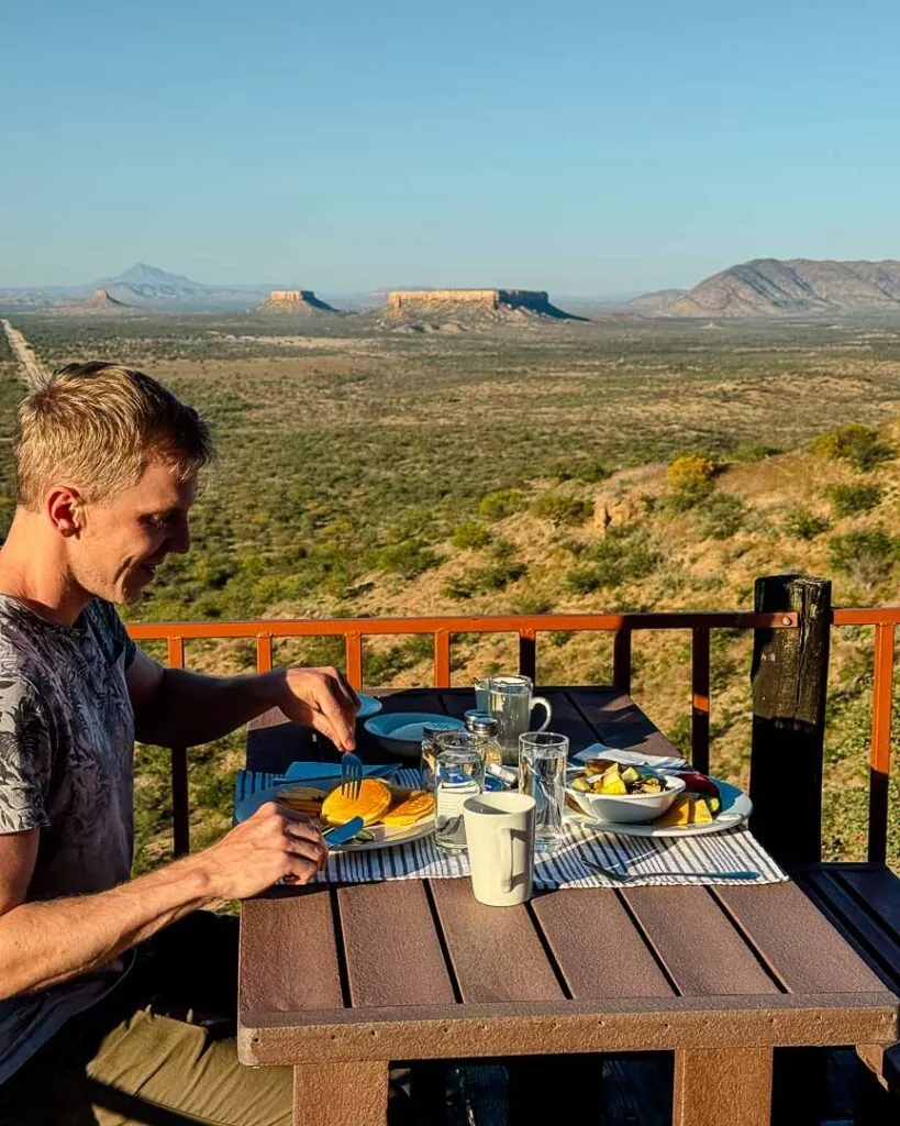 fruehstueck bei ugab terrace lodge fingerclip namibia