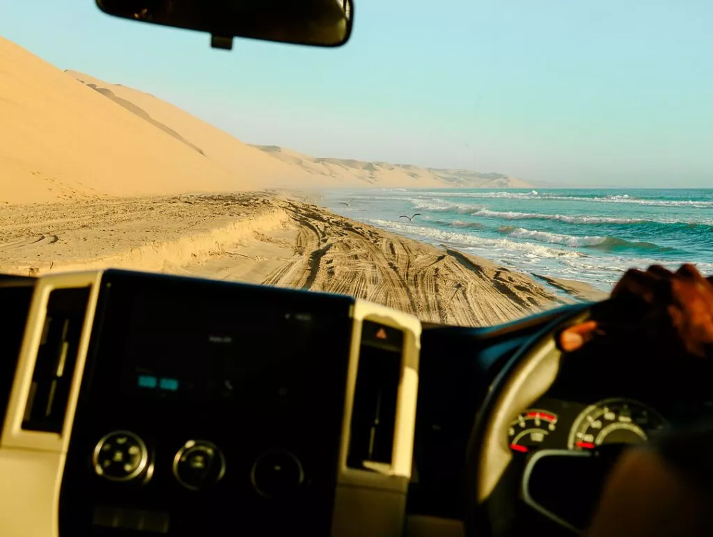 mit 4x4 am strand fahren bei sandwich harbour tour