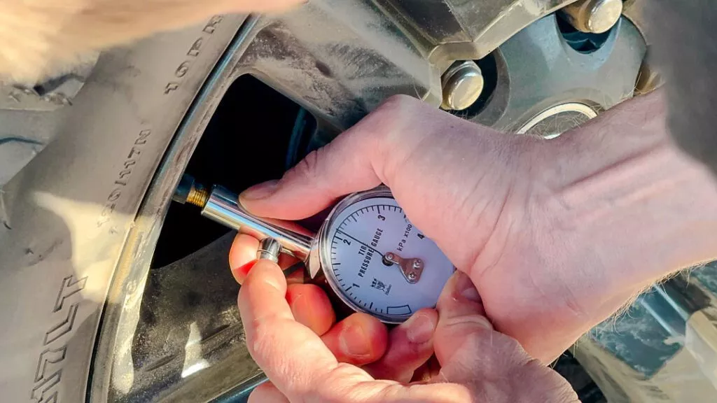 reifendruck checken in namibia mit mietwagen