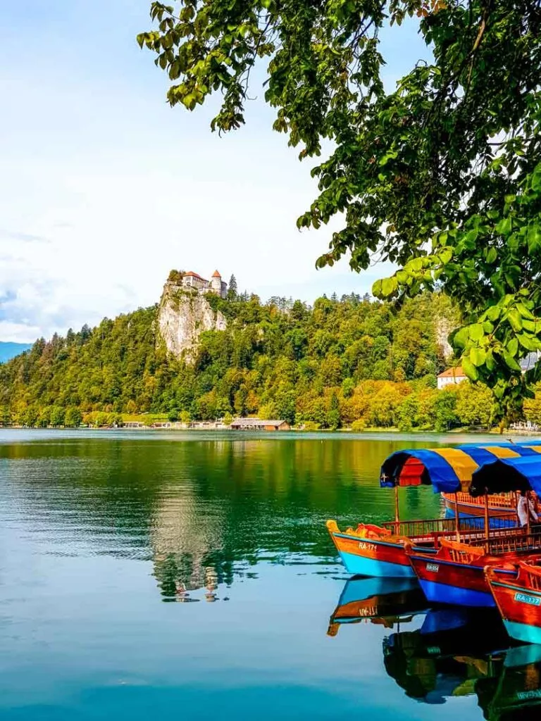 slowenien bleder see mit sicht auf die burg Slowenien Bleder See Mit Sicht Auf Die Burg