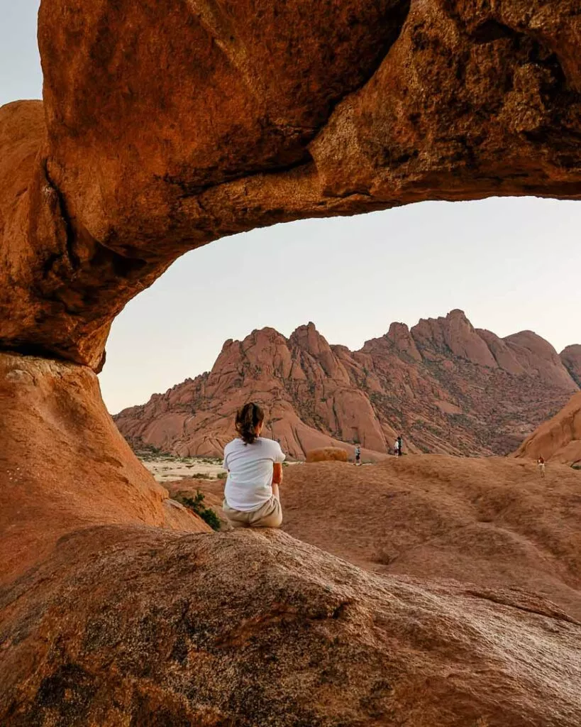 the arch bei spitzkoppe highlight bei 10 tagen in namibia