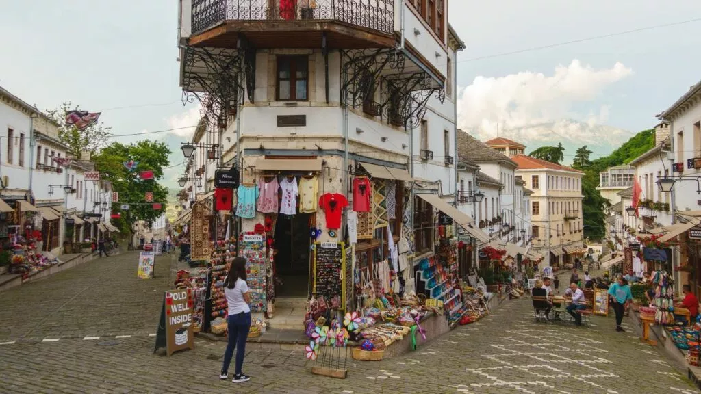 albanien gjirokaster bazaar strasse Albanien Gjirokaster Bazaar Strasse