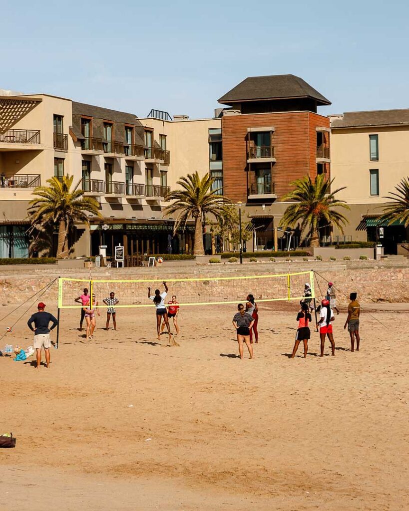 beach volleyball spielen am strand in swakopmund