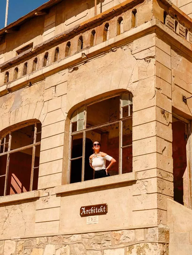 ehemaliges architektenhaus in kolmanskuppe geisterstadt in namibia