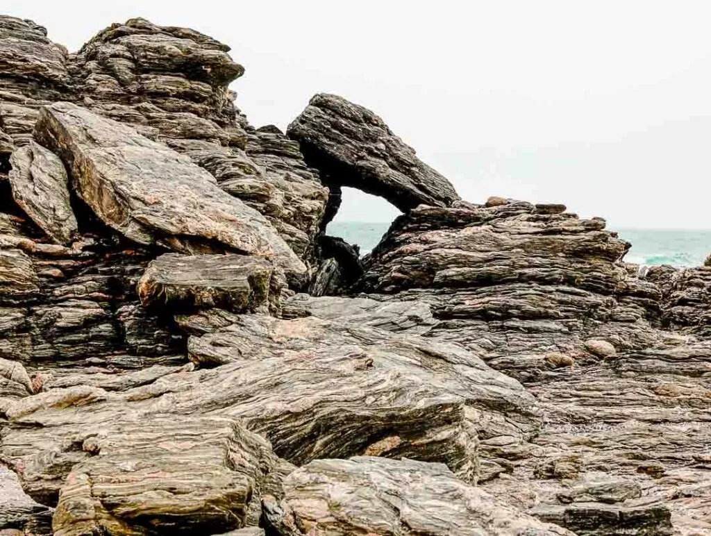 kleiner bogenfels im tsau khaeb nationalpark luederitz