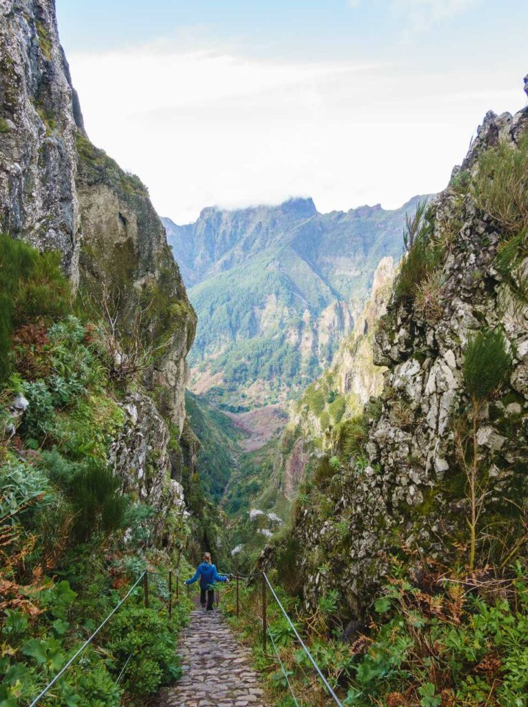 madeira stufen auf dem weg