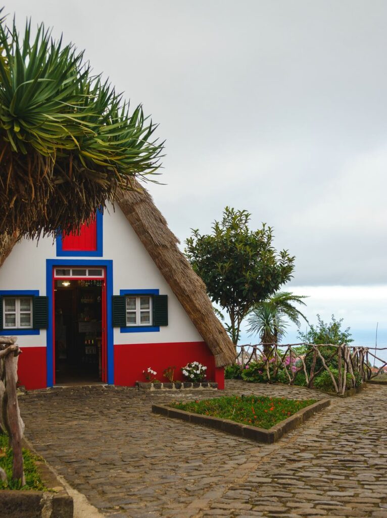 madeira traditionelles strohdachhaus