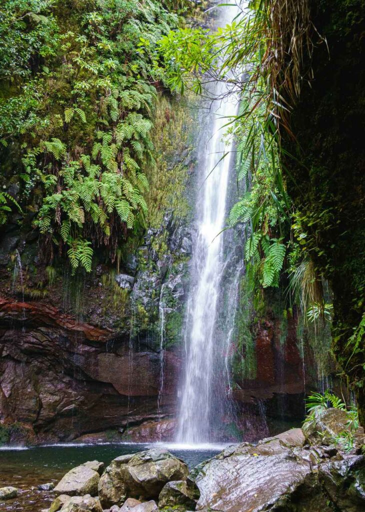 madeira wasserfall auf dem weg levada 25 fontes