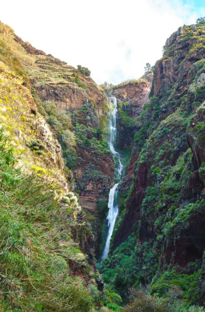 madeira wasserfall auf dem weg nach paul do mar