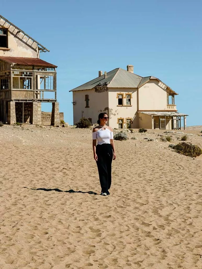 spaziergang durch die geisterstadt kolmanskuppe