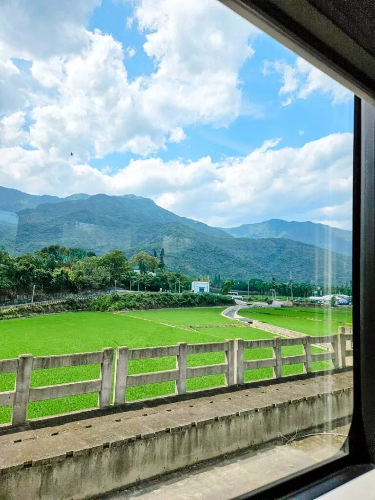 taiwan blick aus zug auf dem weg nach hualien taiwan blick aus zug auf dem weg nach hualien