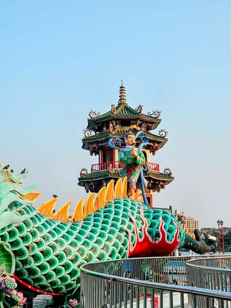 taiwan kaohsiung dragon pagoda taiwan kaohsiung dragon pagoda