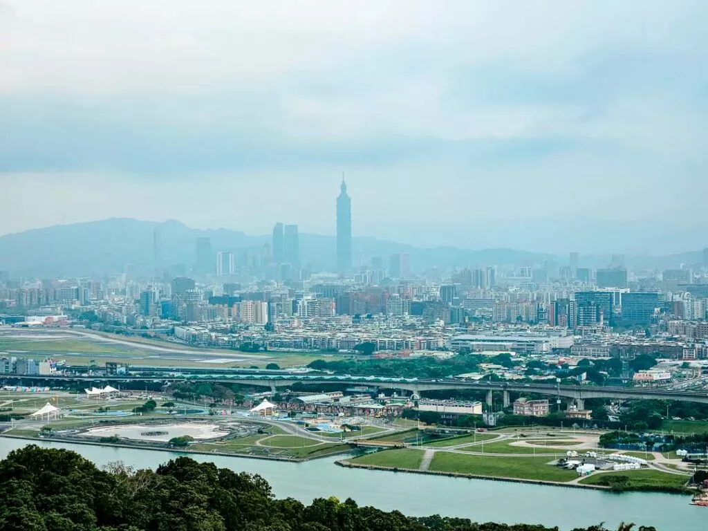 taiwan taipeh blick von der aussichtsplattform alter flughafen taiwan taipeh blick von der aussichtsplattform alter flughafen