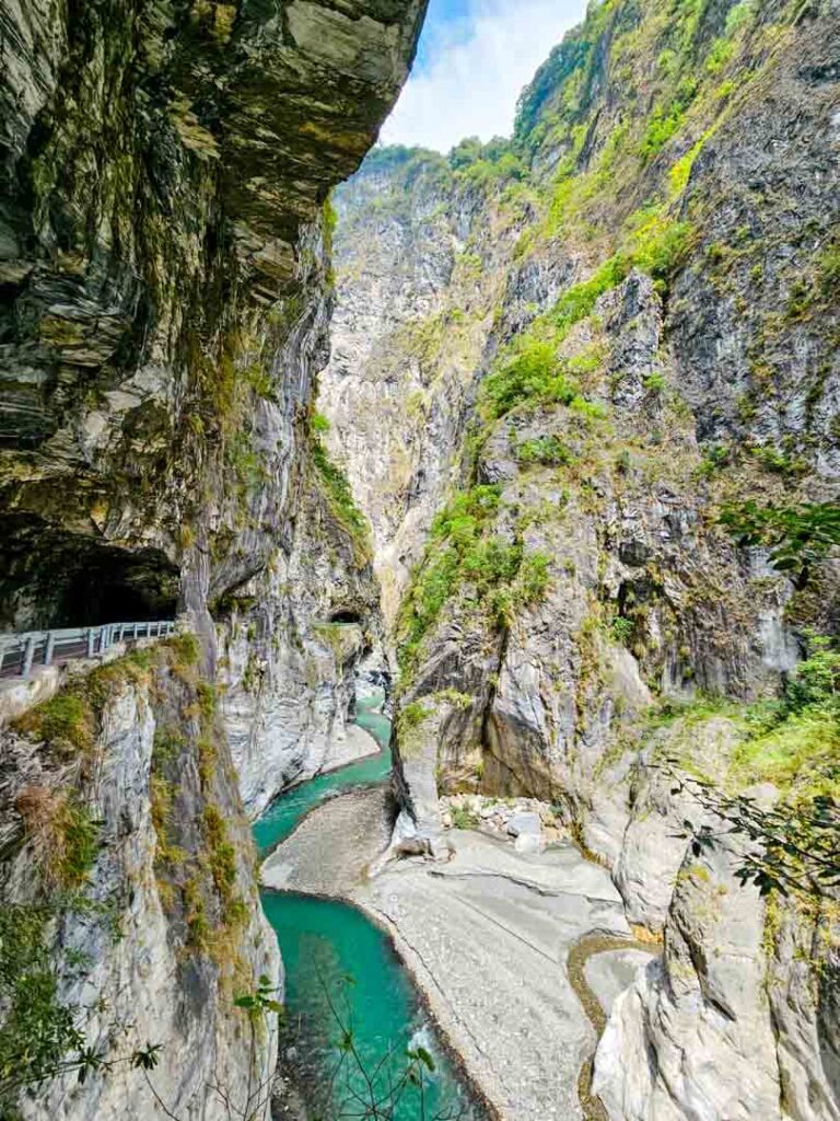 Taiwan Taroko Swallow Grotto Trail