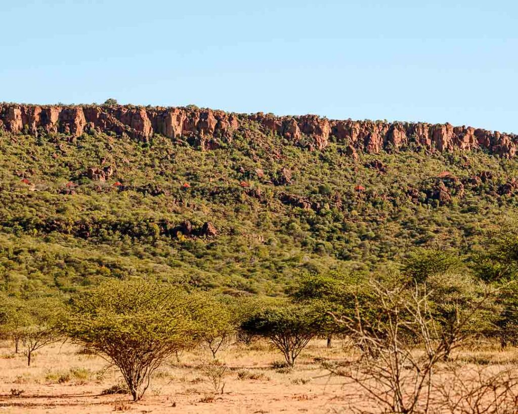 waterberg der tafelberg namibias mit rotem gestein