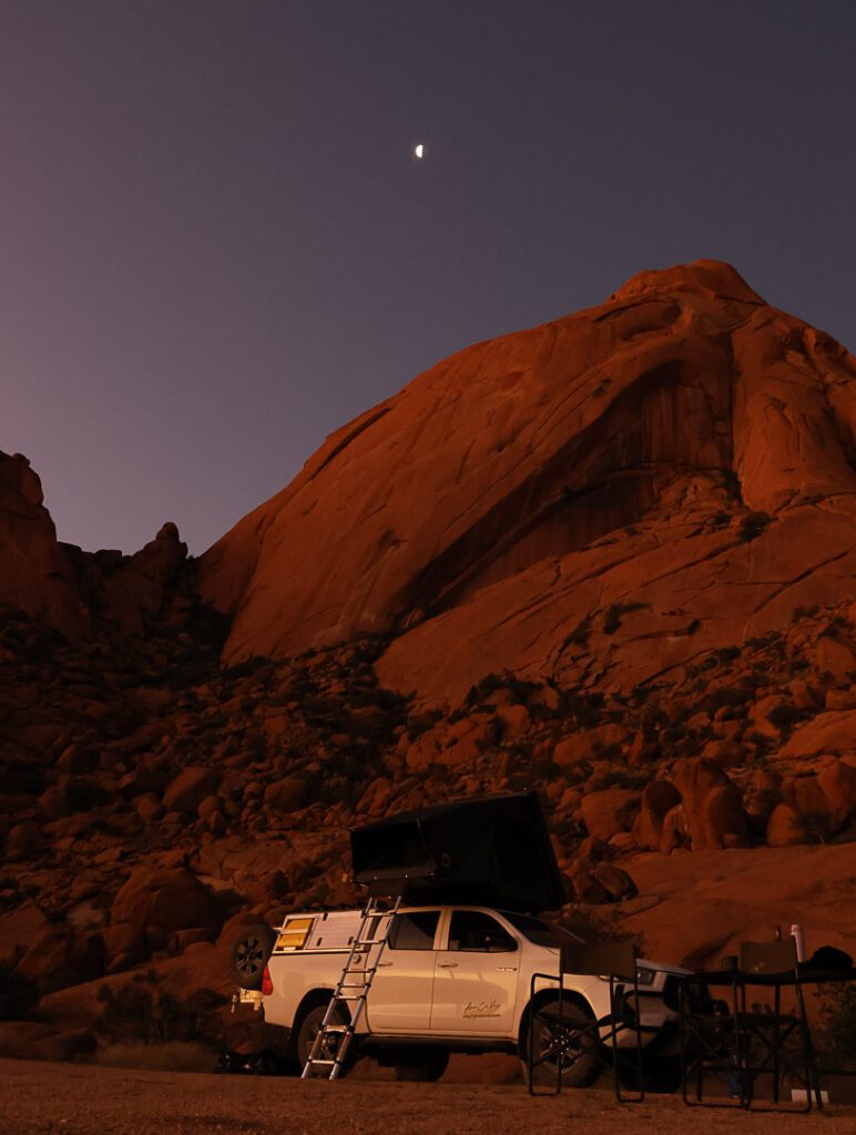 abends mitten in der natur bei spitzkoppe