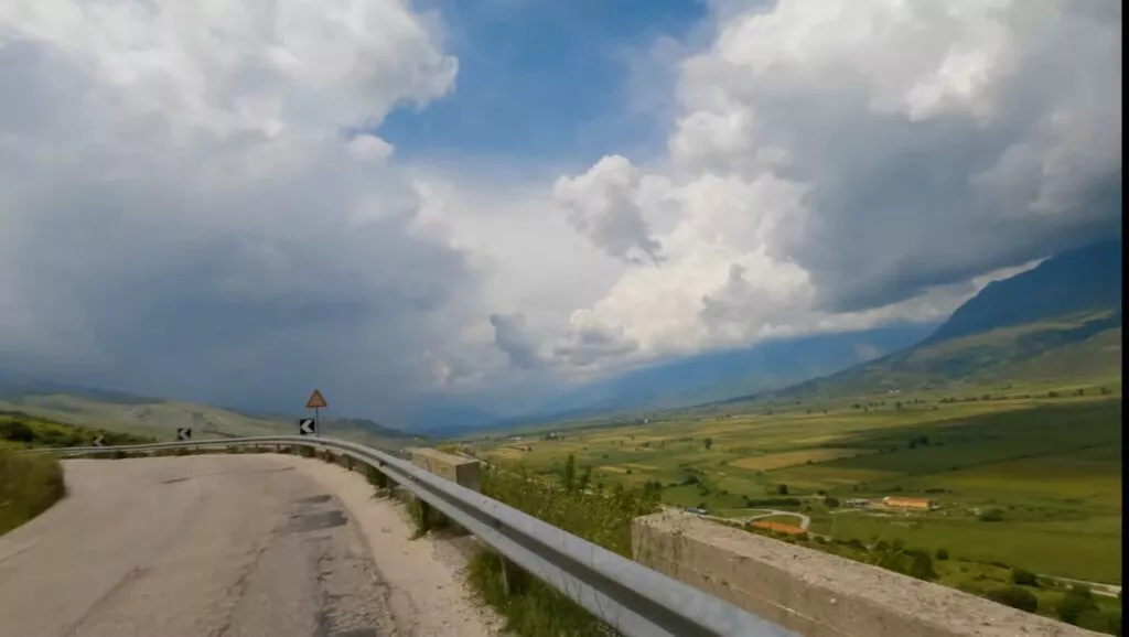 Albanien Mietwagen Straße von Gjirokaster nach Ksamil