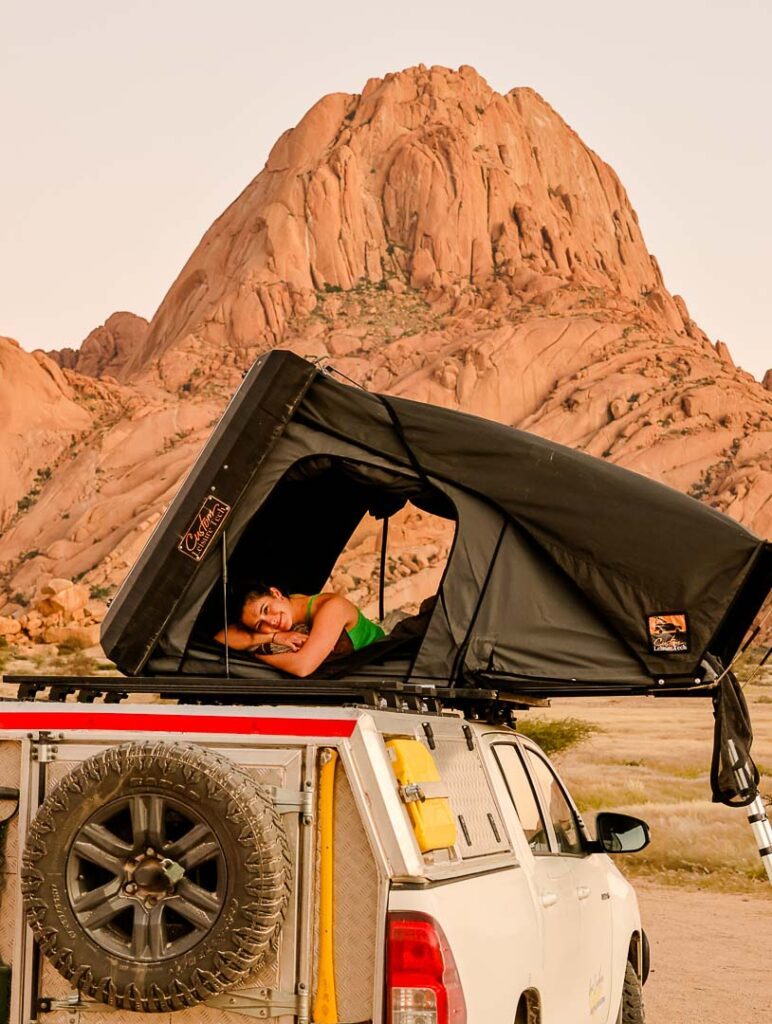 aufwachen mit blick auf grosse spitzkoppe stellplatz 4