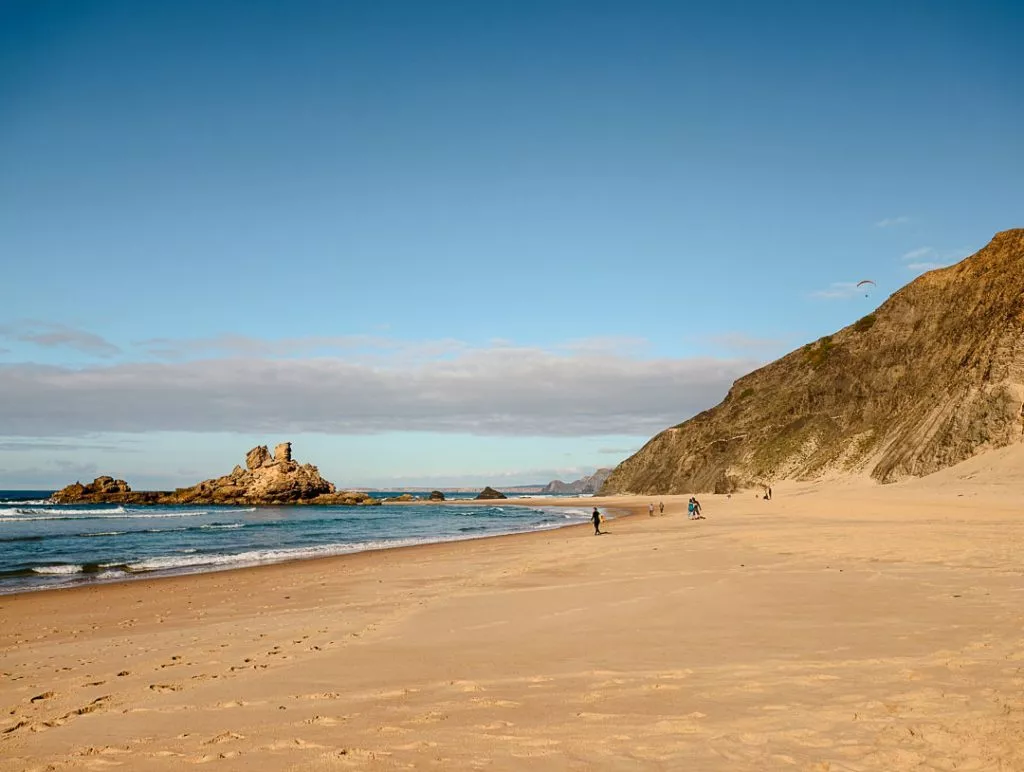 Praia do Castelejo an der Atlantikküste Portugals