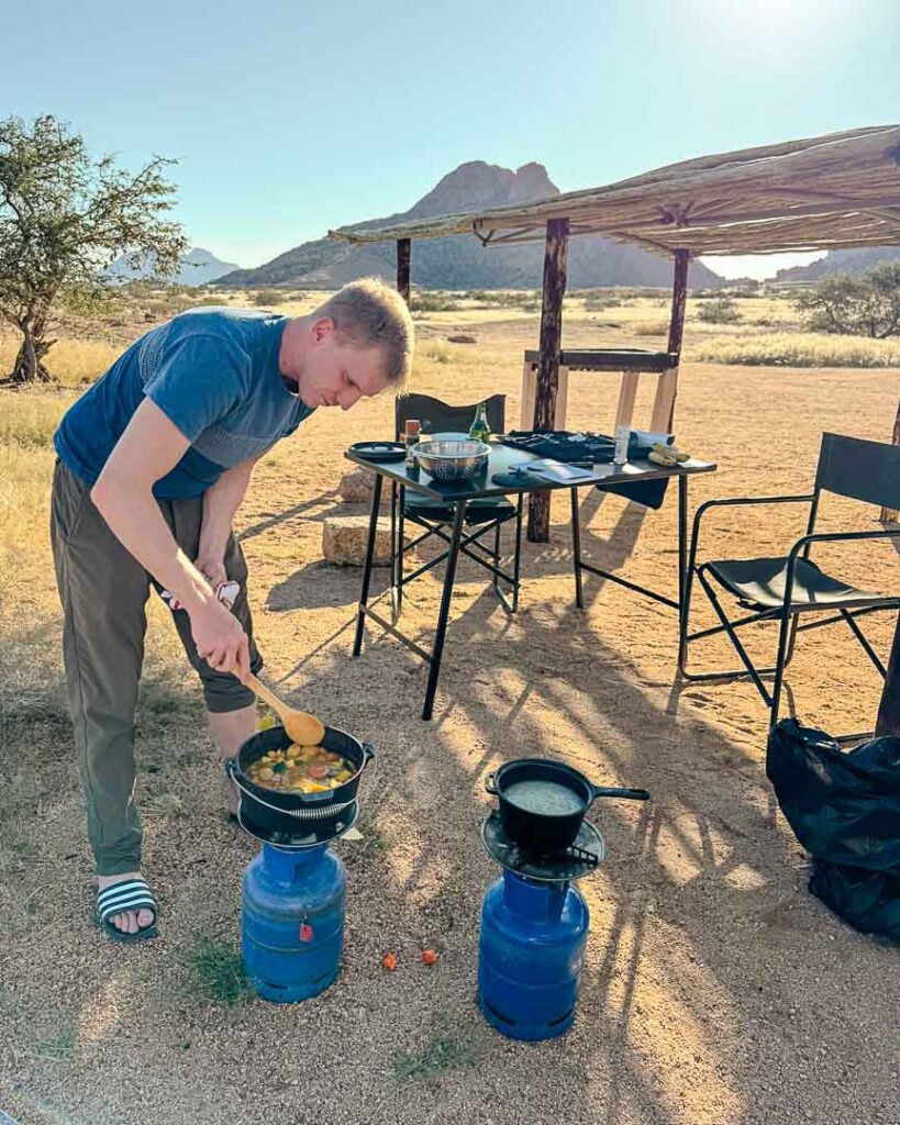wir kopchen selber auf dem campingplatz spitzkoppe