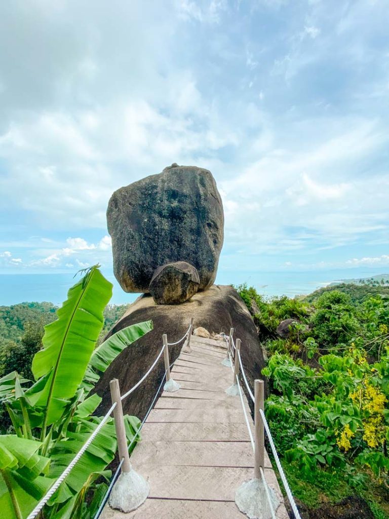 bruecke zum overlap stone auf koh samui in thailand