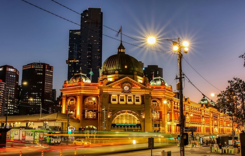 melbourne australien flinders street station am abend