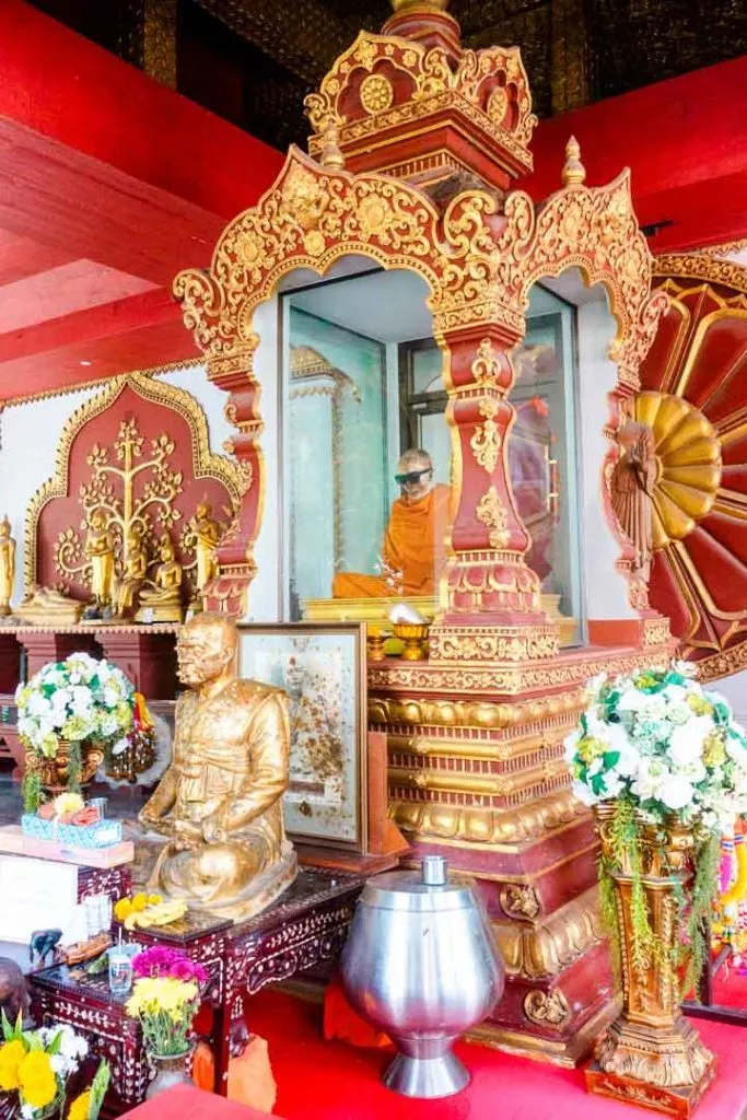 Mumifizierter Mönch beim Wat Khunaram auf Koh Samui Thailand