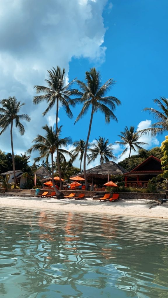 strand beim secret beach garden hotel auf koh samui