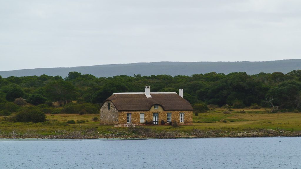 Südafrika_De Hoop Nature Reserve_schönes Haus am Vlei