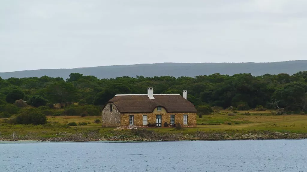 Südafrika_De Hoop Nature Reserve_schönes Haus am Vlei